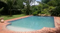Hillside Manor - piscina