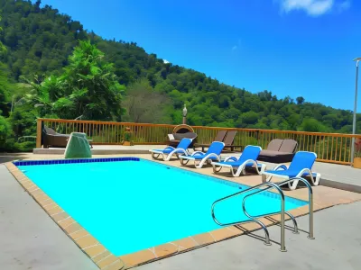 Pinard's Mountain Resort - Cottage 7 Hotels near Champagne Beach