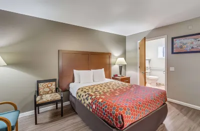 Econo Lodge Inn & Suites