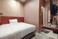 RedDoorz Plus @ Jalan Letda Sujono Medan 2 Hotel di Medan Tembung
