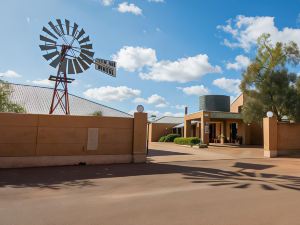 Mud Hut Motel