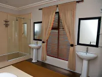 Umdlalo Lodge. - Parkplatz