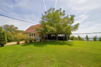 Holiday Home Juričko with Private Sauna Hôtels à : Kozje