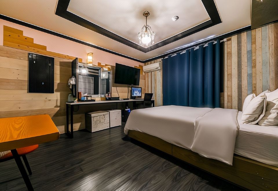Manhattan Hotel - Housity