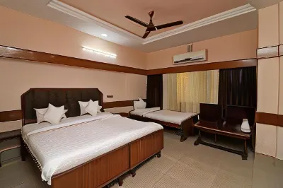 Hotel Natraj Hotel berhampiran Pendra Road Railway Station