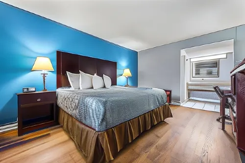 Super 8 by Wyndham Florence or Hotels in Florence
