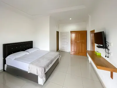 Hotel Lucky 21 Syariah Mitra RedDoorz Hotels in Taba Jemekeh