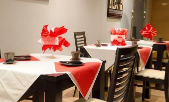 Hotel Duquesa - Housity