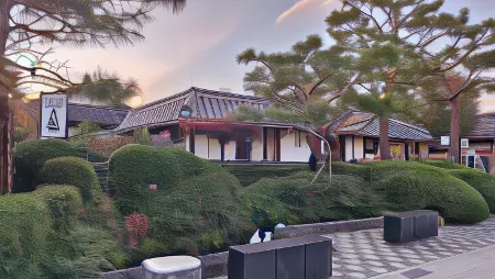 Sungsim Hanok Guesthouse Отели рядом с достопримечательностью «Чонджу-хянгё»