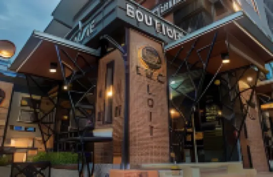 The Lofthouse Sansai Hotels near Maejo University Dormitory