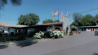 Crestwood Motel