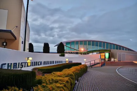 Tower Junction Motor Lodge- Motel with Airport and Railway Station Shuttle Service