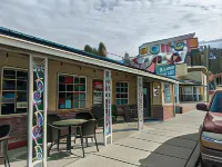Hi-Lo Motel, Cafe and RV Park Hotel di Weed