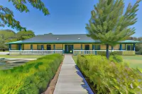 The Whispering Pines Inn Bed & Breakfast فنادق في نورمان