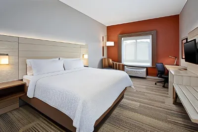 Holiday Inn Express & Suites Athens Hotels near Athens Farmers Market