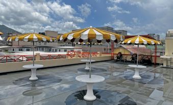 Sundeck Suites