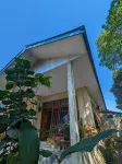 Agus Family Homestay Hotels in Wae Kelambu