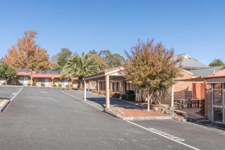 Yarra Valley Motel Отели в г. Йеринг