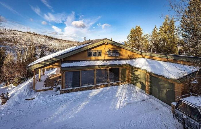 Cozy mountain retreat, views of Grand Teton, 30 minutes to JHMR and downtown.