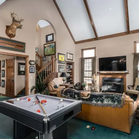 Stunning Golf Views on Pinehurst National No. 9. A Luxurious Retreat Awaits.