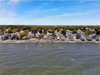 Cozy Ocean Front Retreat with Private Beach! - ติดทะเล