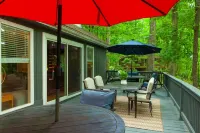 Coolfont 4 Bdrm, Lots of Beds! Cozy Wooded Cottage.