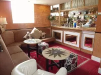 The Regal Hotel - Bares