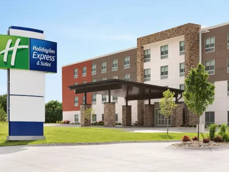 Holiday Inn Express & Suites Dayton East - Beavercreek Отели рядом с достопримечательностью «Berns Garden Center»