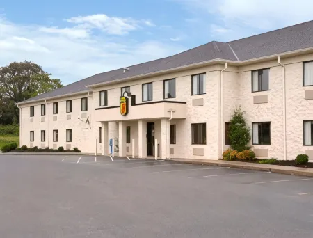 Super 8 by Wyndham Bedford Отели в г. Монета