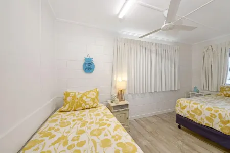 BEACH BELLE 2 BRM APARTMENT OPPOSITE BEACHFRONT Отели в г. Ейппун