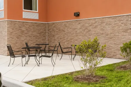 溫德姆戴斯飯店-沃特敦德拉姆堡