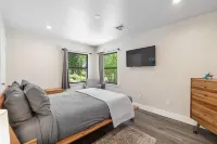 Romantic newly renovated beach cottage