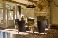 Eleven Scarp Ridge Lodge Hotels in Crested Butte