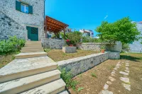 Villa Bonaca Perfect Location for a Holiday with Friends or Family, Heated Pool