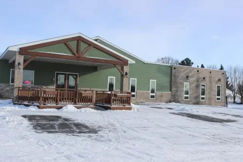 Woodland Inn & Suites - Motels