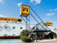 Ibis Budget Clermont-Ferrand le Brézet Aéroport Hotel di Clermont-Ferrand
