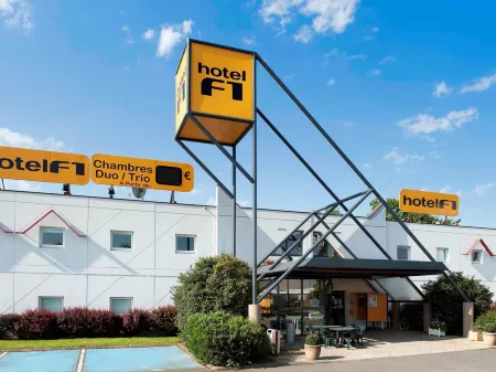 Ibis Budget Clermont-Ferrand le Brézet Aéroport Отели в г. Пон-дю-Шато