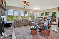 Lake Access and Scenic Views - Stunning Mountain Retreat