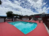 Days Inn by Wyndham Chico - Pools