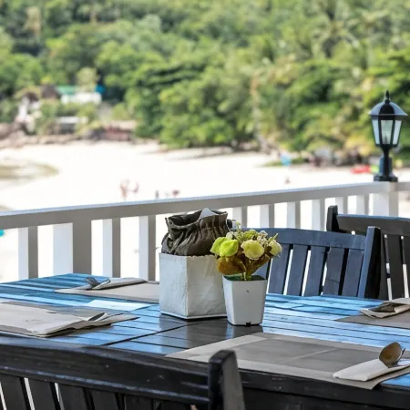 Crystal Bay Beach Resort Отели рядом с достопримечательностью «Тхонг-Такиан»