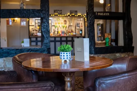 Bell Hotel by Greene King Inns Отели в г. Ли