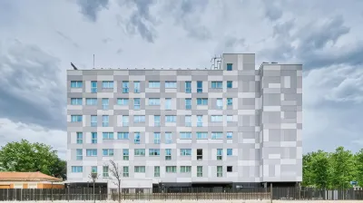 홀리데이 인 익스프레스 마드리드 공항 바이 IHG  호텔