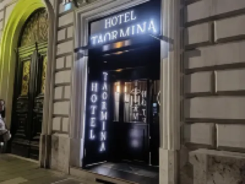 เตาร์มินา โรงแรมในโรม