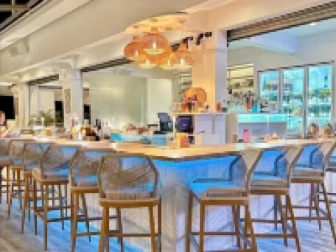 Fairwinds & Following Seas Waterfront Studio • Marina + Sapphire Beach Hoteles en Santo Tomás