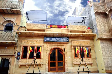 Hotel Pleasure Haveli Отели рядом с достопримечательностью «Джейзалмер Форт»