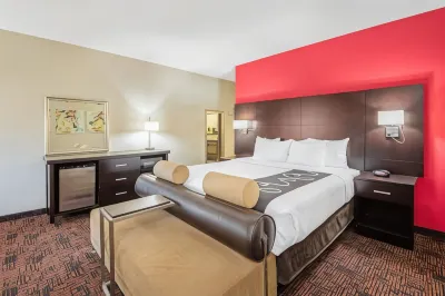 La Quinta Inn & Suites by Wyndham Elk City Hotels in der Nähe von Ackley Park