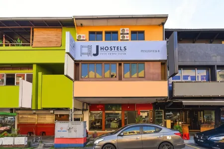 Super OYO 90562 J Hotel PJ