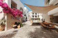 Nami Hotel & Suites