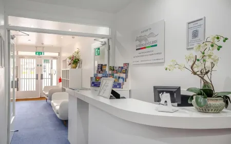 Fox House Studios, Aparthotel Отели рядом с достопримечательностью «Mayflower International Marina»