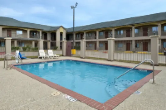 Econo Lodge Inn & Suites Port Arthur Near Sabine Pass